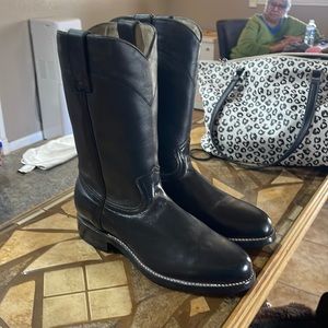 Womens Black Western Boots in excellent condition. Size 7.5